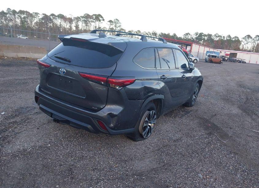 Photo 4 of 2021 Toyota Highlander HYBRID XLE (VIN 5TDGBRCH6MS042982)