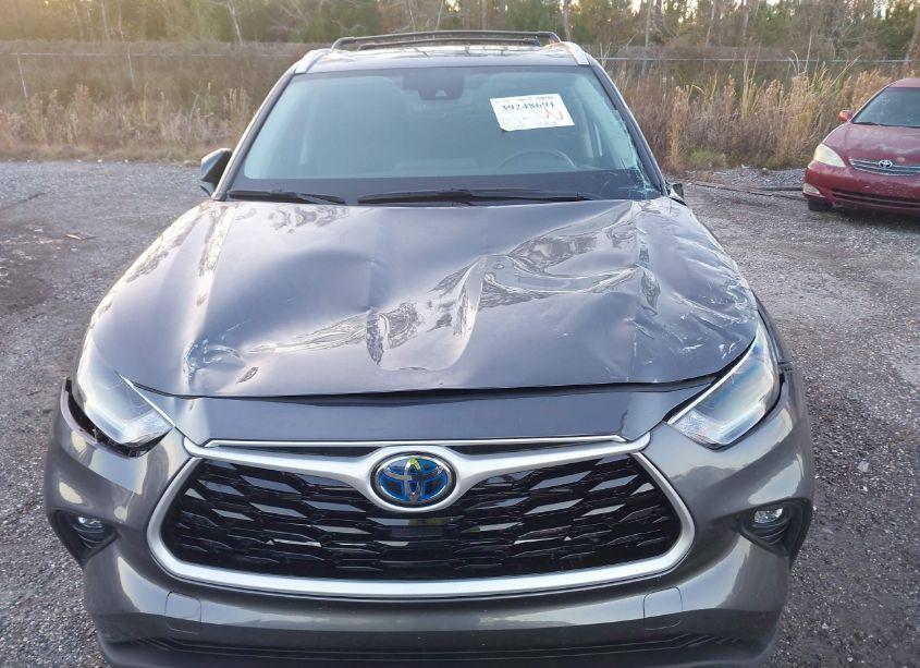 Photo 6 of 2021 Toyota Highlander HYBRID XLE (VIN 5TDGBRCH6MS042982)