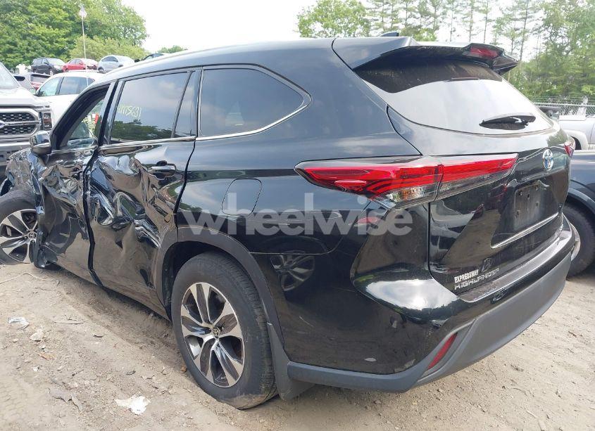 Photo 3 of 2021 Toyota Highlander HYBRID XLE (VIN 5TDGBRCH6MS526067)