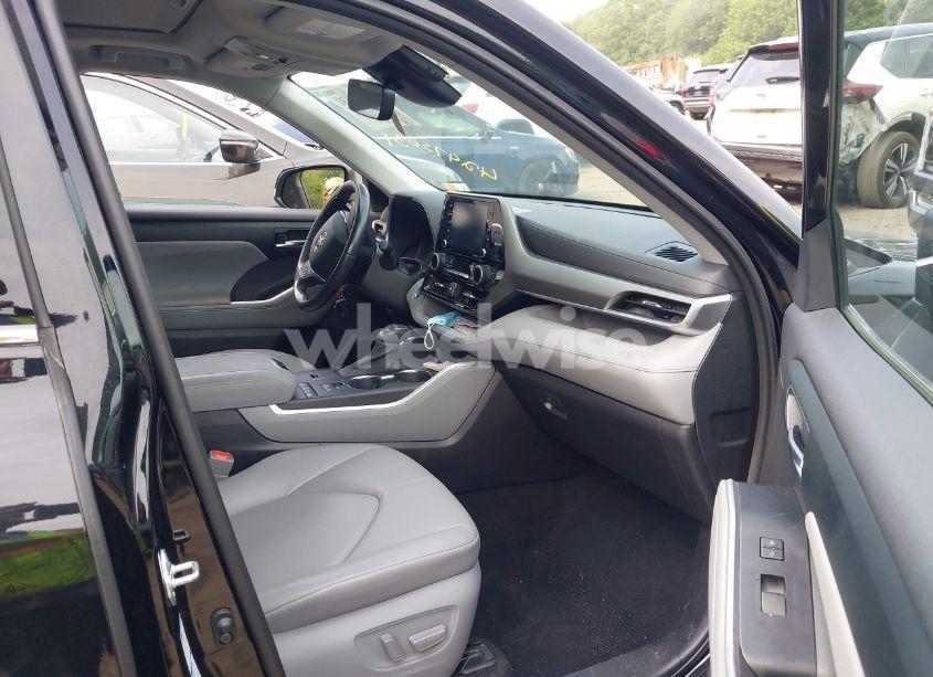 Photo 5 of 2021 Toyota Highlander HYBRID XLE (VIN 5TDGBRCH6MS526067)