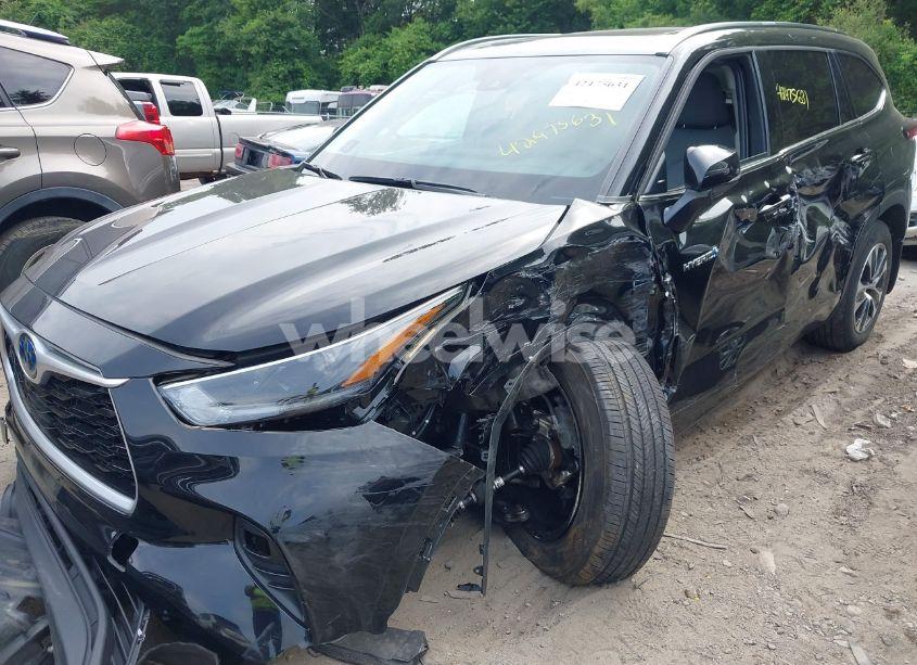 Photo 6 of 2021 Toyota Highlander HYBRID XLE (VIN 5TDGBRCH6MS526067)