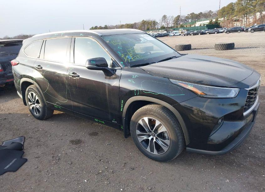 2022 Toyota Highlander HYBRID XLE (VIN 5TDGBRCH6NS559412) main photo