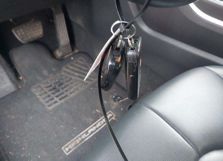 Photo 11 of 2022 Toyota Highlander HYBRID XLE (VIN 5TDGBRCH6NS559412)