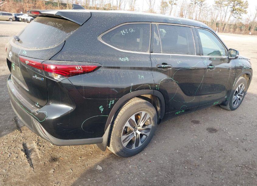 Photo 4 of 2022 Toyota Highlander HYBRID XLE (VIN 5TDGBRCH6NS559412)