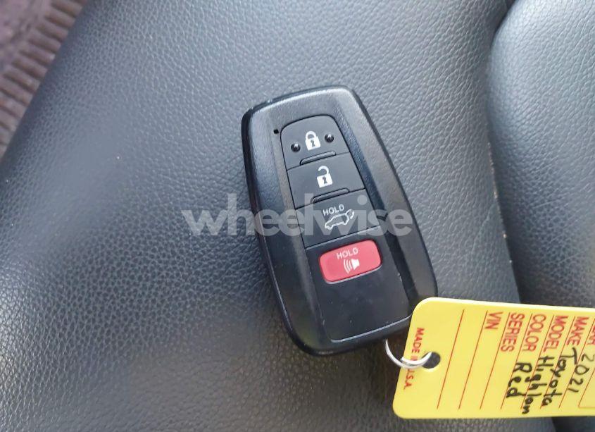 Photo 11 of 2021 Toyota Highlander HYBRID XLE (VIN 5TDGBRCH7MS064408)