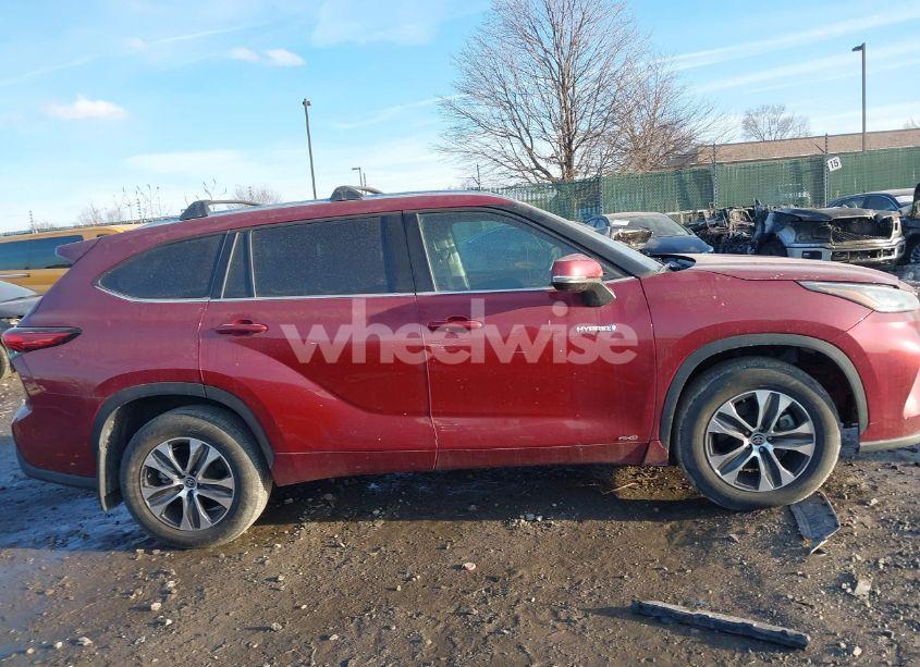 Photo 13 of 2021 Toyota Highlander HYBRID XLE (VIN 5TDGBRCH7MS064408)