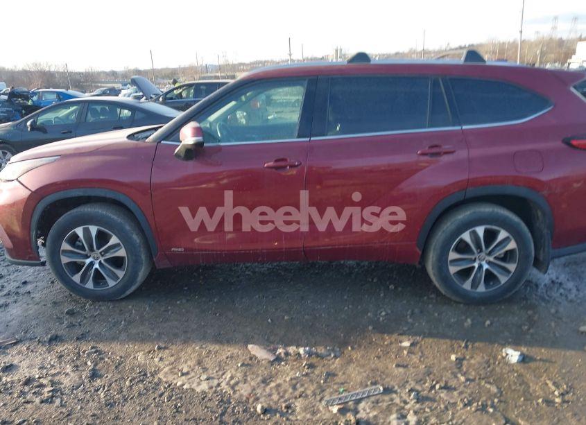 Photo 14 of 2021 Toyota Highlander HYBRID XLE (VIN 5TDGBRCH7MS064408)