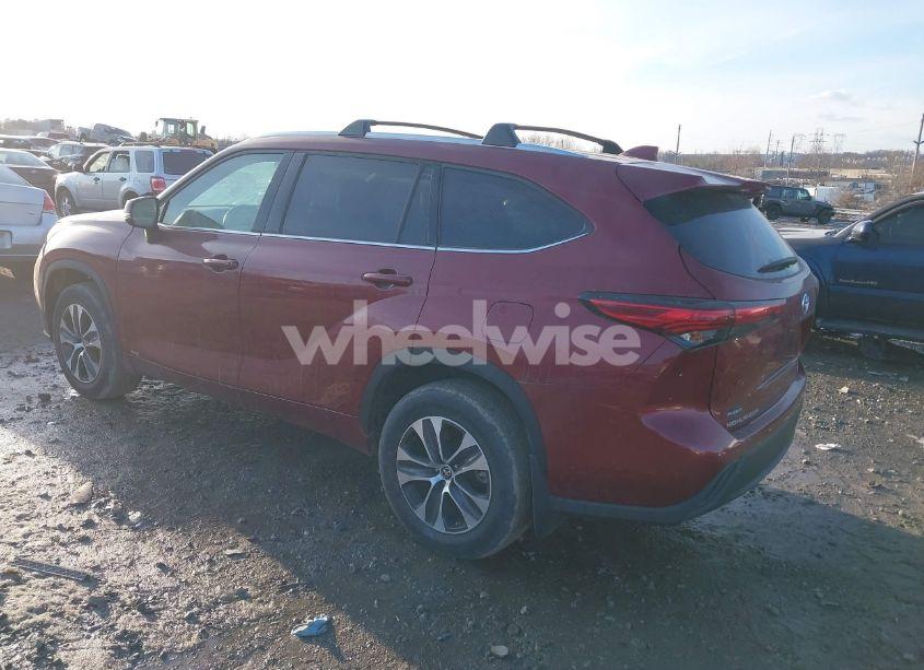 Photo 3 of 2021 Toyota Highlander HYBRID XLE (VIN 5TDGBRCH7MS064408)