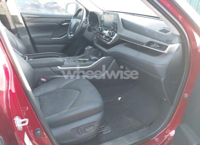 Photo 5 of 2021 Toyota Highlander HYBRID XLE (VIN 5TDGBRCH7MS064408)