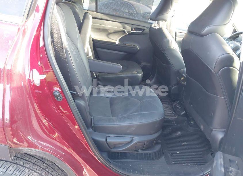 Photo 8 of 2021 Toyota Highlander HYBRID XLE (VIN 5TDGBRCH7MS064408)