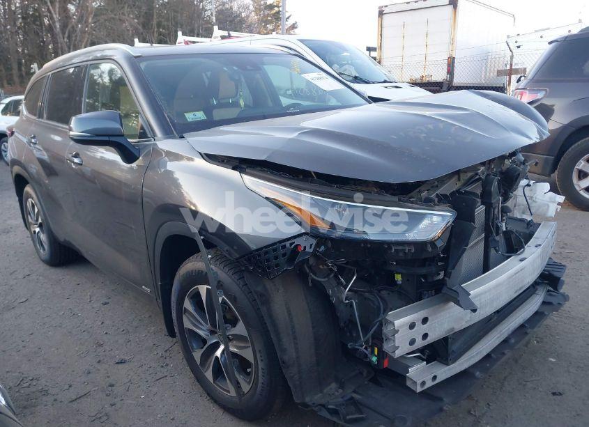 2022 Toyota Highlander HYBRID XLE (VIN 5TDGBRCH8NS559153) main photo
