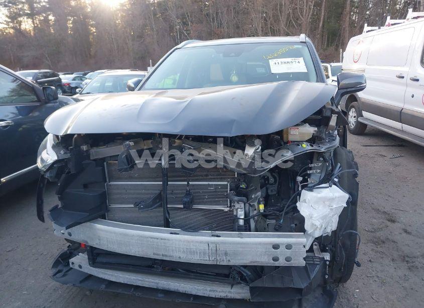 Photo 13 of 2022 Toyota Highlander HYBRID XLE (VIN 5TDGBRCH8NS559153)