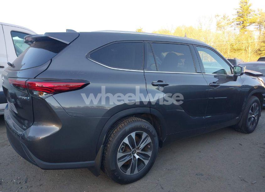 Photo 14 of 2022 Toyota Highlander HYBRID XLE (VIN 5TDGBRCH8NS559153)
