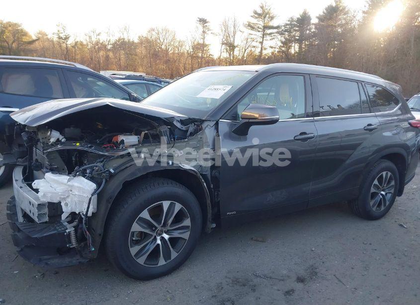 Photo 15 of 2022 Toyota Highlander HYBRID XLE (VIN 5TDGBRCH8NS559153)