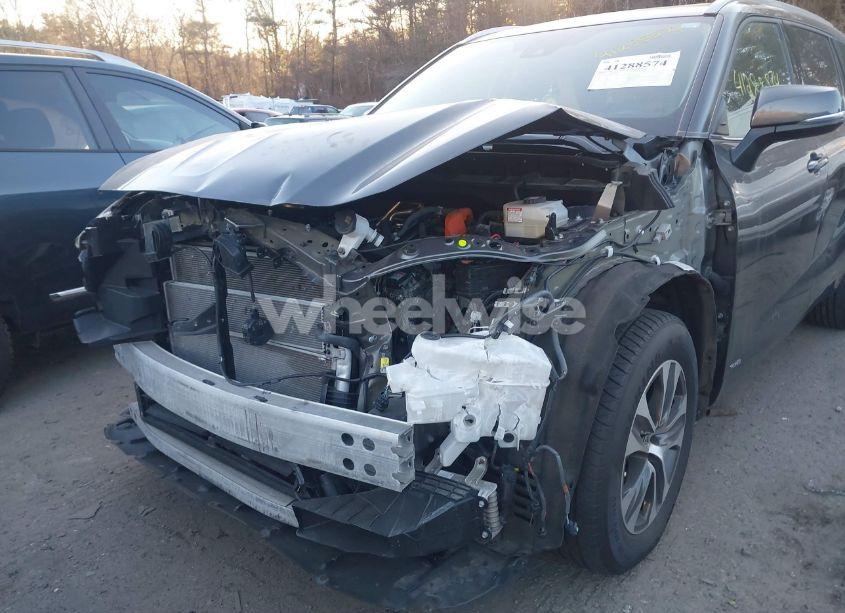 Photo 6 of 2022 Toyota Highlander HYBRID XLE (VIN 5TDGBRCH8NS559153)