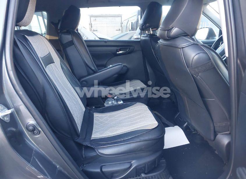 Photo 8 of 2022 Toyota Highlander HYBRID XLE (VIN 5TDGBRCH8NS559153)