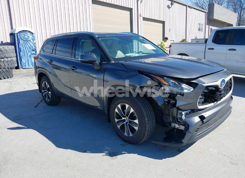 2020 Toyota Highlander HYBRID XLE (VIN 5TDGBRCH9LS507155) main photo