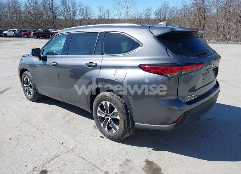 Photo 3 of 2020 Toyota Highlander HYBRID XLE (VIN 5TDGBRCH9LS507155)