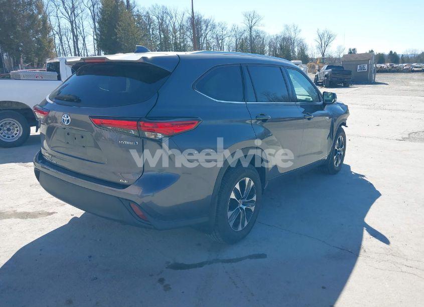 Photo 4 of 2020 Toyota Highlander HYBRID XLE (VIN 5TDGBRCH9LS507155)