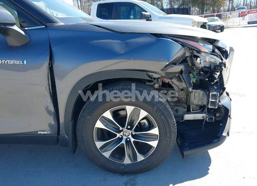 Photo 6 of 2020 Toyota Highlander HYBRID XLE (VIN 5TDGBRCH9LS507155)