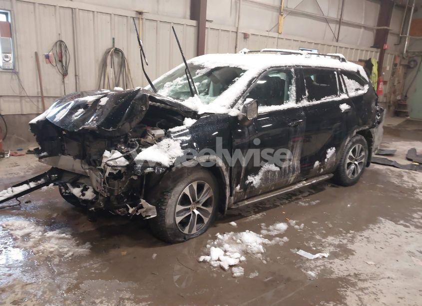 Photo 2 of 2022 Toyota Highlander HYBRID XLE (VIN 5TDGBRCH9NS541406)