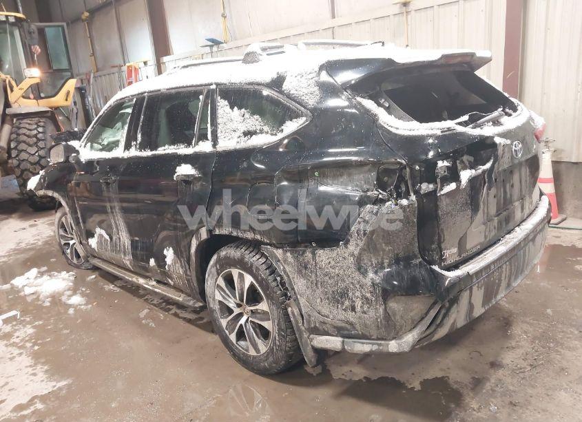 Photo 3 of 2022 Toyota Highlander HYBRID XLE (VIN 5TDGBRCH9NS541406)