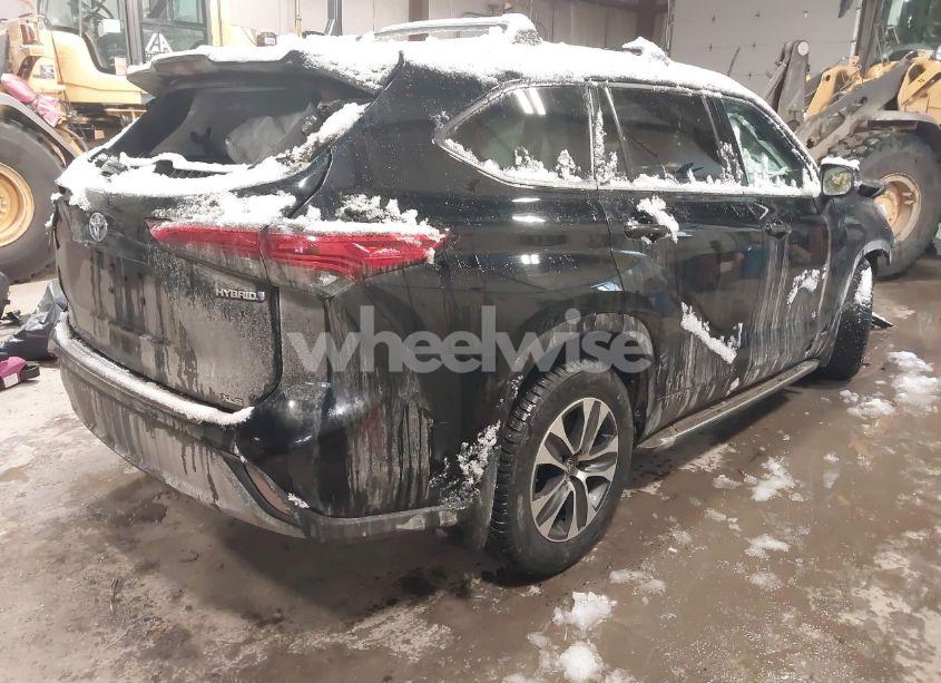 Photo 4 of 2022 Toyota Highlander HYBRID XLE (VIN 5TDGBRCH9NS541406)