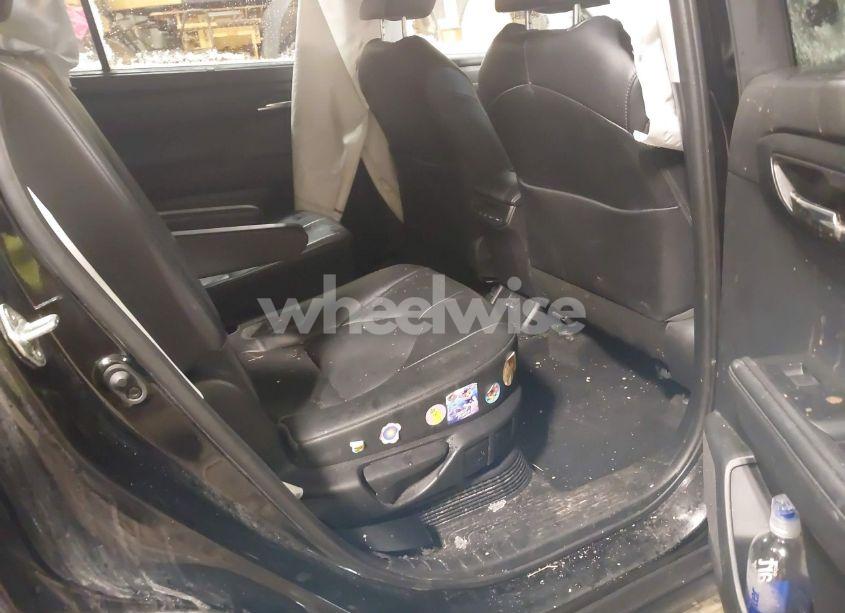 Photo 8 of 2022 Toyota Highlander HYBRID XLE (VIN 5TDGBRCH9NS541406)