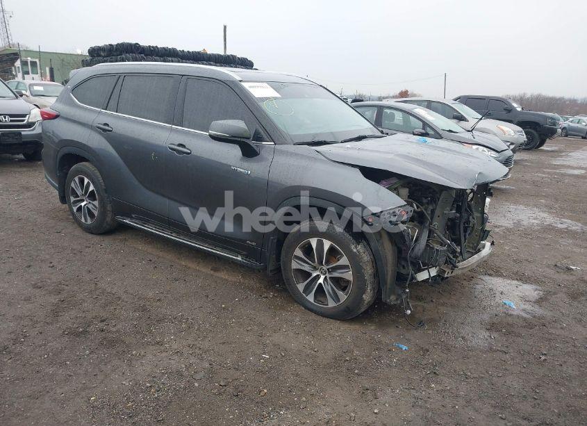 2021 Toyota Highlander HYBRID XLE (VIN 5TDGBRCHXMS518358) main photo