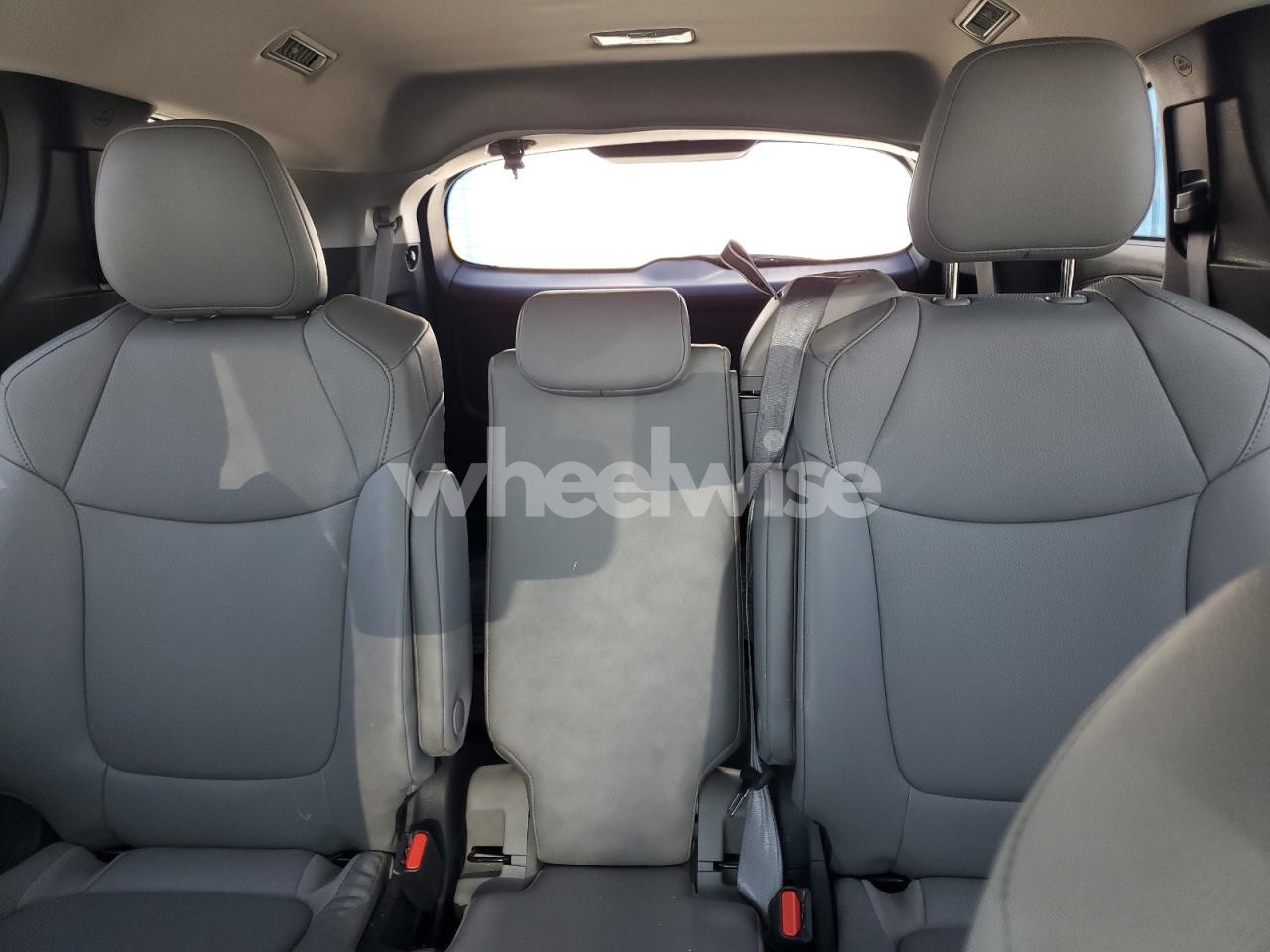 Photo 10 of 2025 TOYOTA SIENNA LE/XLE (VIN 5TDGRKEC1SS243660)