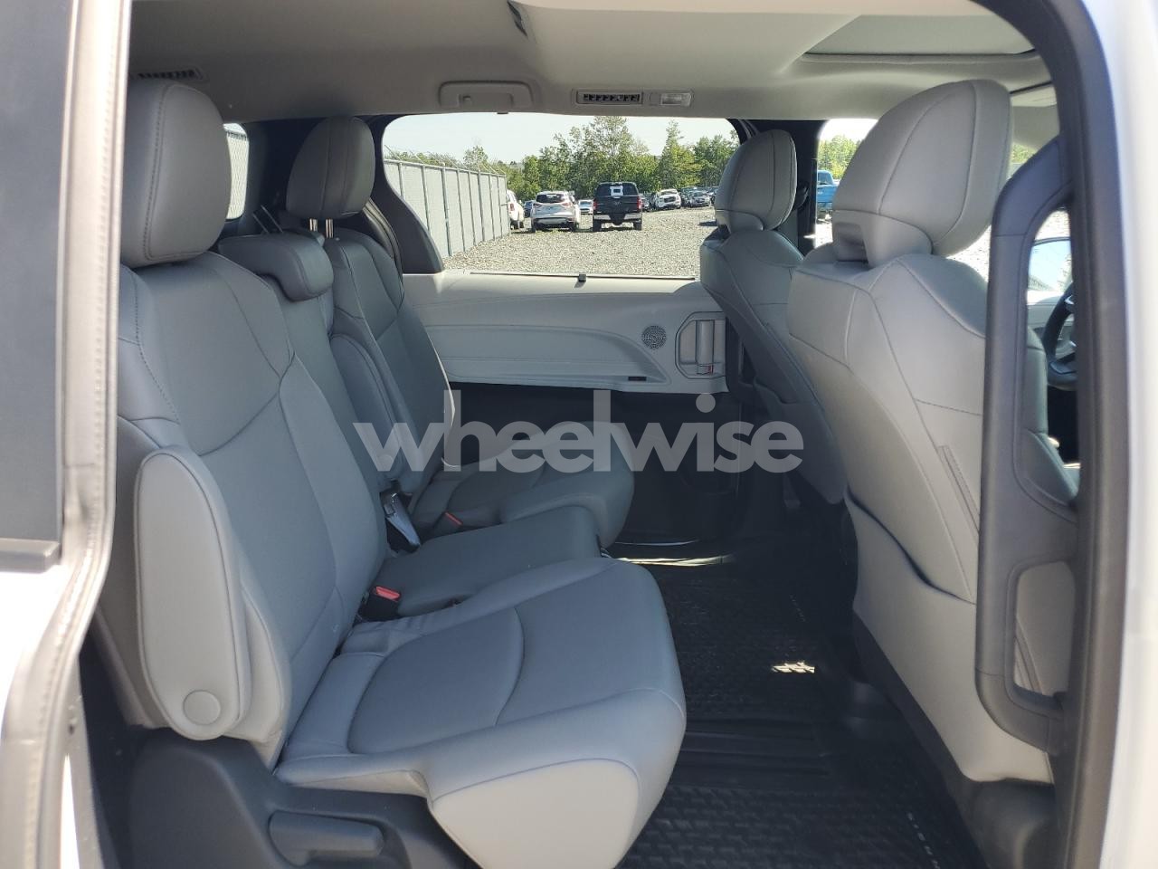 Photo 11 of 2025 TOYOTA SIENNA LE/XLE (VIN 5TDGRKEC1SS243660)