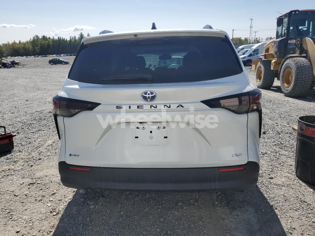 Photo 6 of 2025 TOYOTA SIENNA LE/XLE (VIN 5TDGRKEC1SS243660)