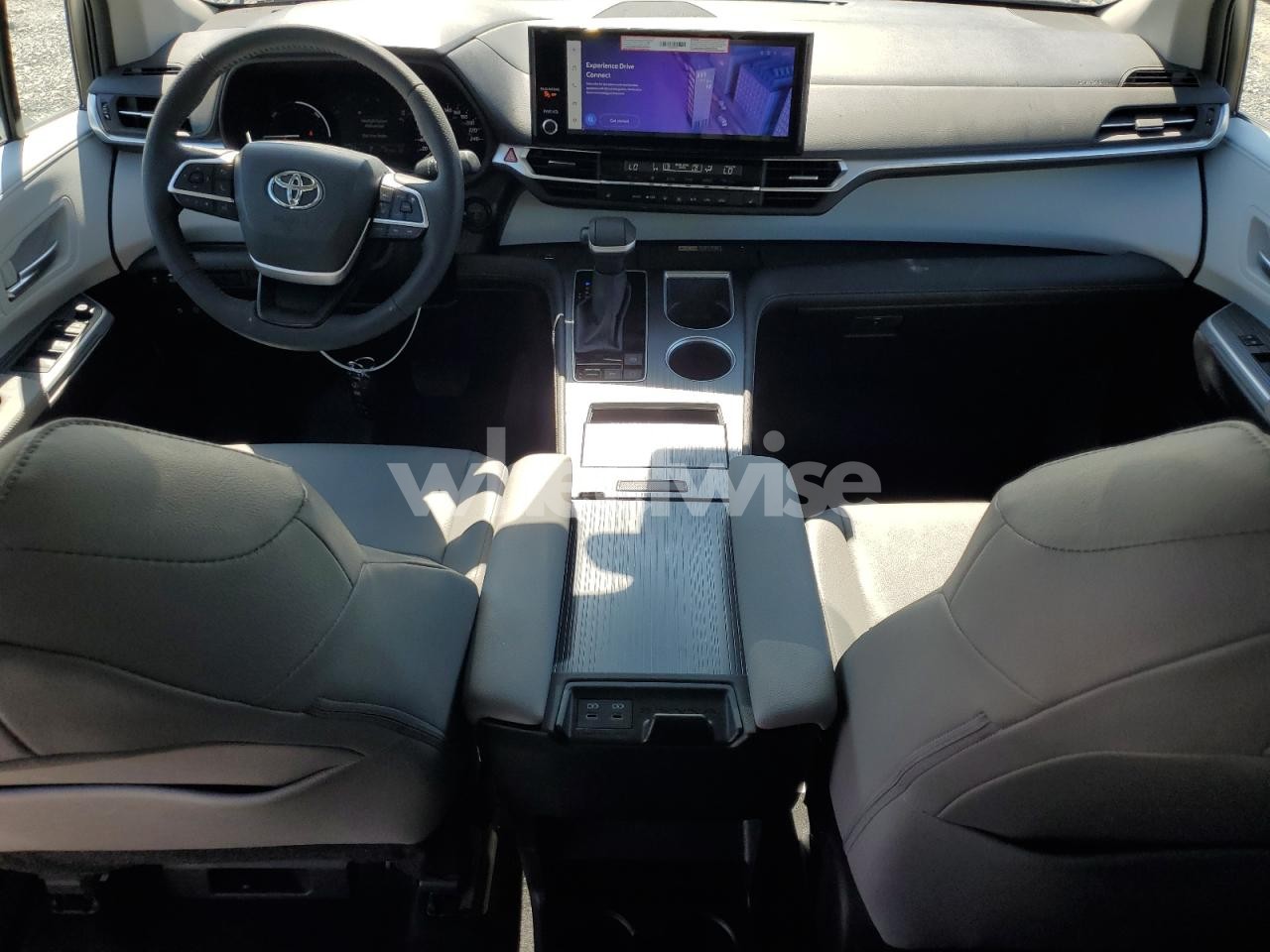 Photo 8 of 2025 TOYOTA SIENNA LE/XLE (VIN 5TDGRKEC1SS243660)