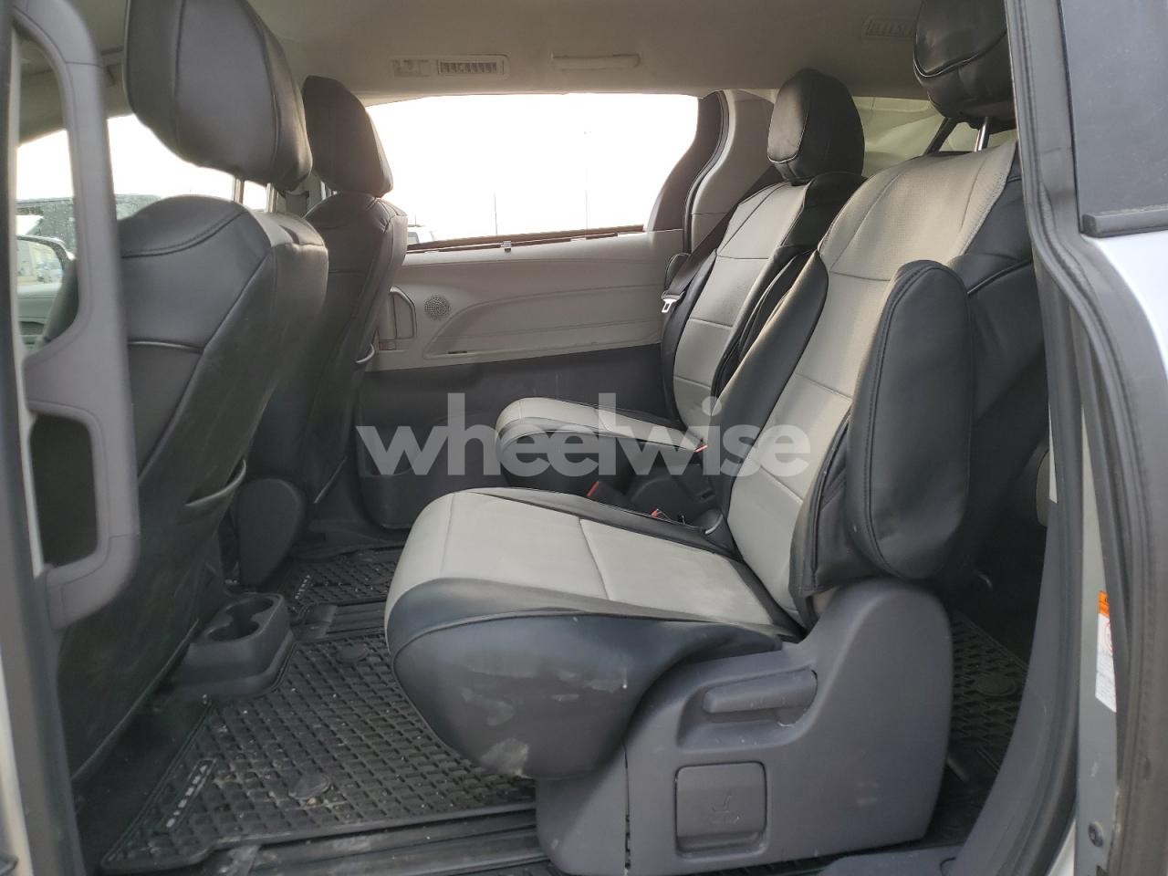 Photo 11 of 2021 TOYOTA SIENNA LE (VIN 5TDGSKFC1MS002171)