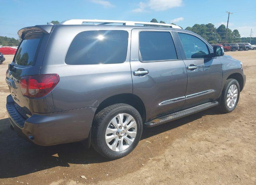 Photo 4 of 2021 Toyota Sequoia PLATINUM (VIN 5TDGY5A11MS075997)