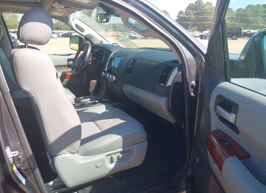 Photo 5 of 2021 Toyota Sequoia PLATINUM (VIN 5TDGY5A11MS075997)