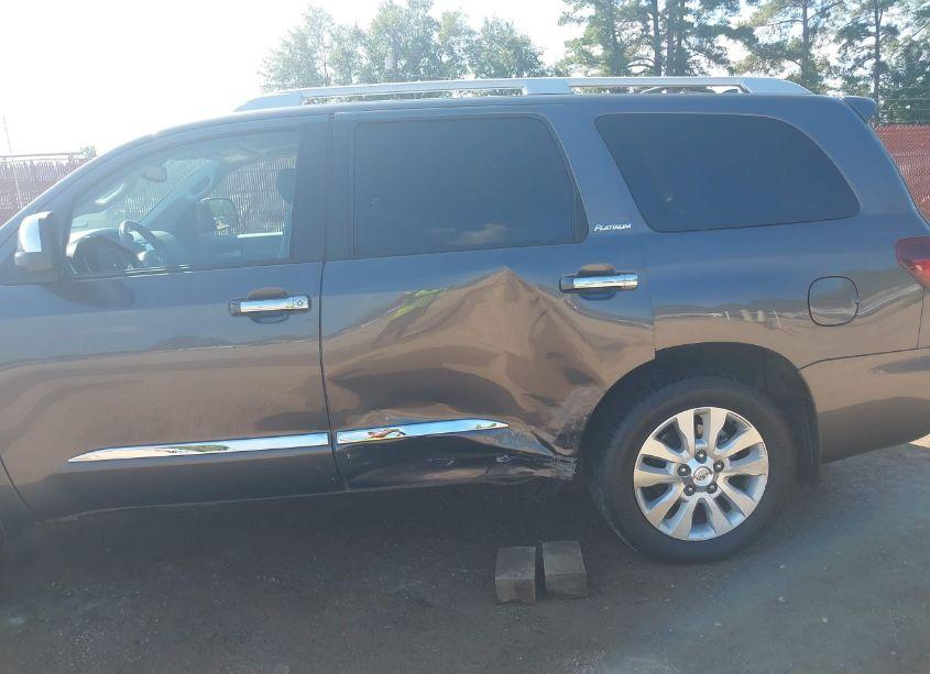 Photo 6 of 2021 Toyota Sequoia PLATINUM (VIN 5TDGY5A11MS075997)