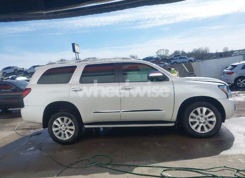 Photo 13 of 2021 Toyota Sequoia PLATINUM (VIN 5TDGY5B19MS184948)