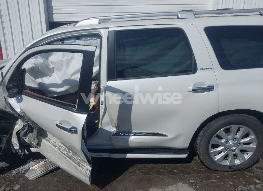 Photo 17 of 2021 Toyota Sequoia PLATINUM (VIN 5TDGY5B19MS184948)