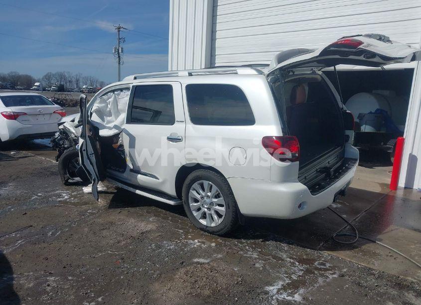 Photo 3 of 2021 Toyota Sequoia PLATINUM (VIN 5TDGY5B19MS184948)