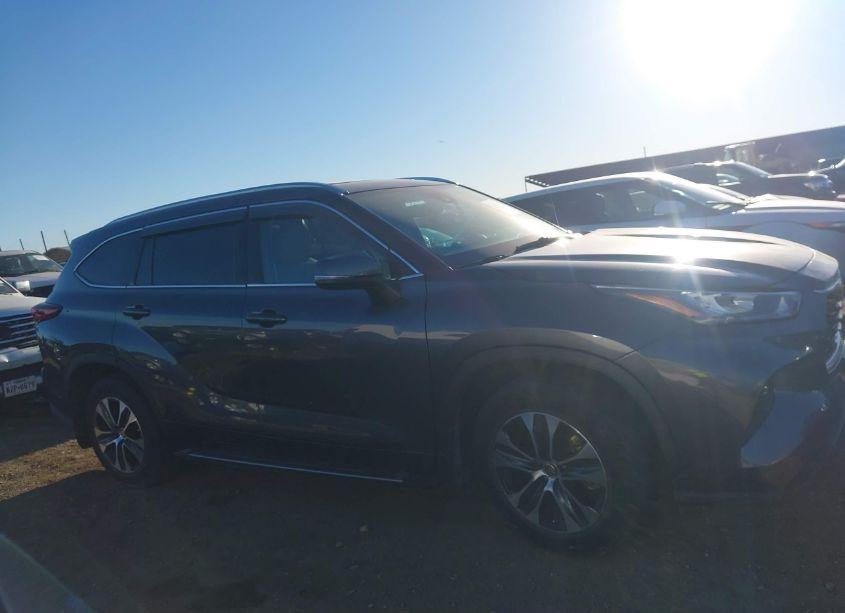 Photo 13 of 2020 Toyota Highlander XLE (VIN 5TDGZRAH0LS015404)