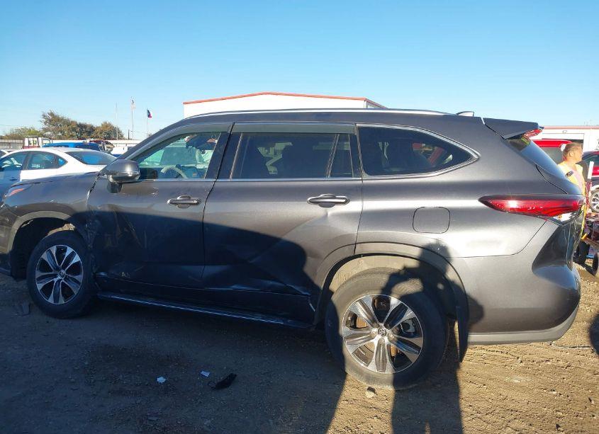 Photo 14 of 2020 Toyota Highlander XLE (VIN 5TDGZRAH0LS015404)