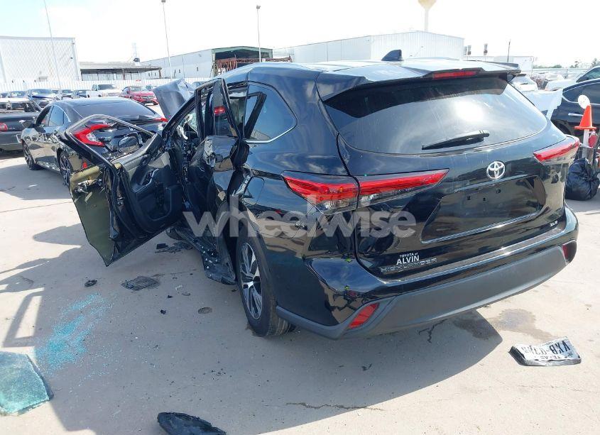 Photo 3 of 2020 Toyota Highlander XLE (VIN 5TDGZRAH0LS018366)