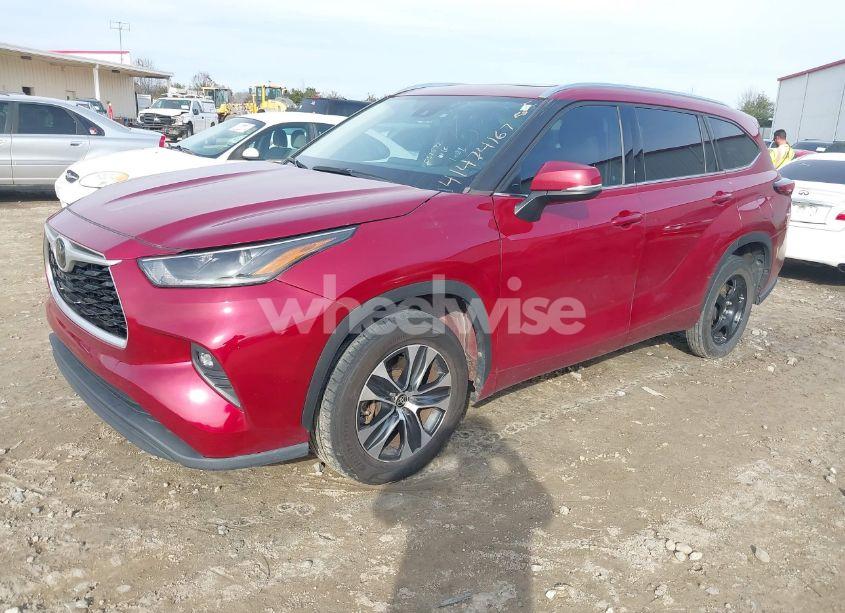 Photo 2 of 2021 Toyota Highlander (VIN 5TDGZRAH0MS032592)