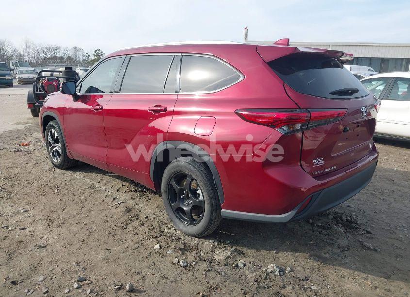 Photo 3 of 2021 Toyota Highlander (VIN 5TDGZRAH0MS032592)