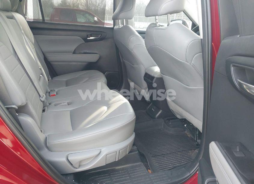 Photo 8 of 2021 Toyota Highlander (VIN 5TDGZRAH0MS032592)