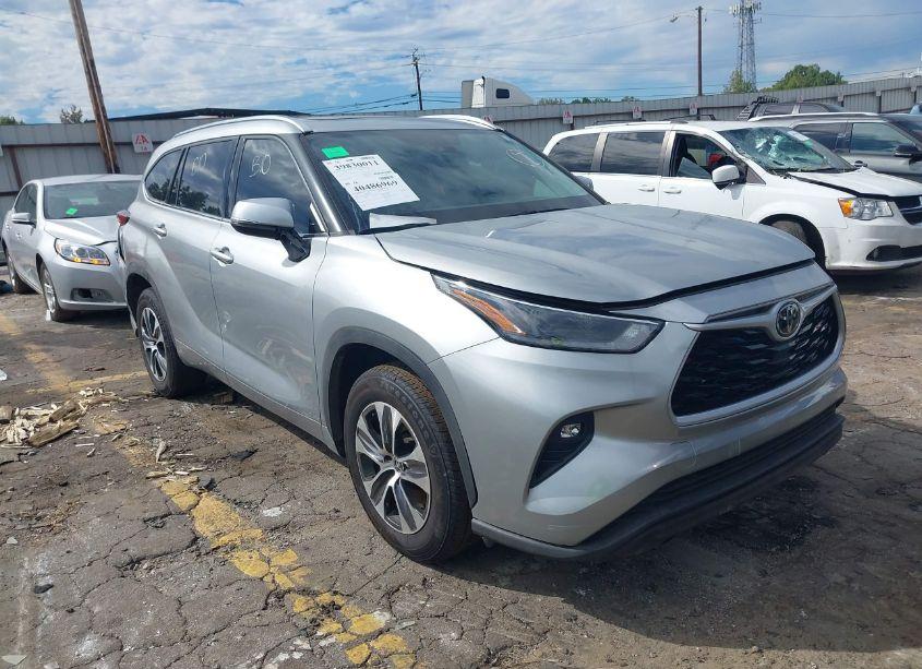 2021 Toyota Highlander XLE (VIN 5TDGZRAH0MS522675) main photo