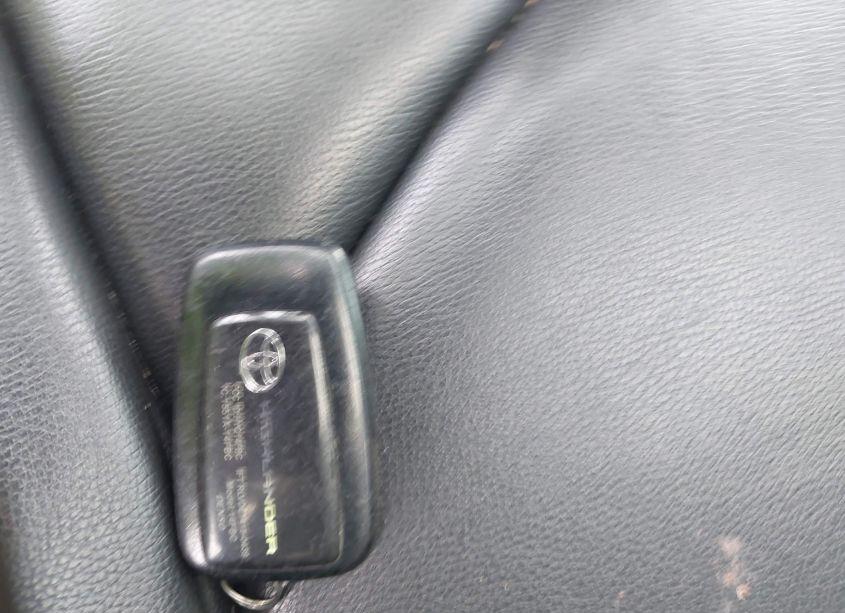 Photo 11 of 2021 Toyota Highlander XLE (VIN 5TDGZRAH0MS522675)