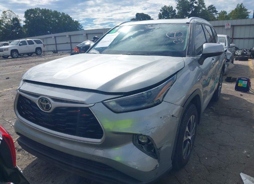 Photo 12 of 2021 Toyota Highlander XLE (VIN 5TDGZRAH0MS522675)