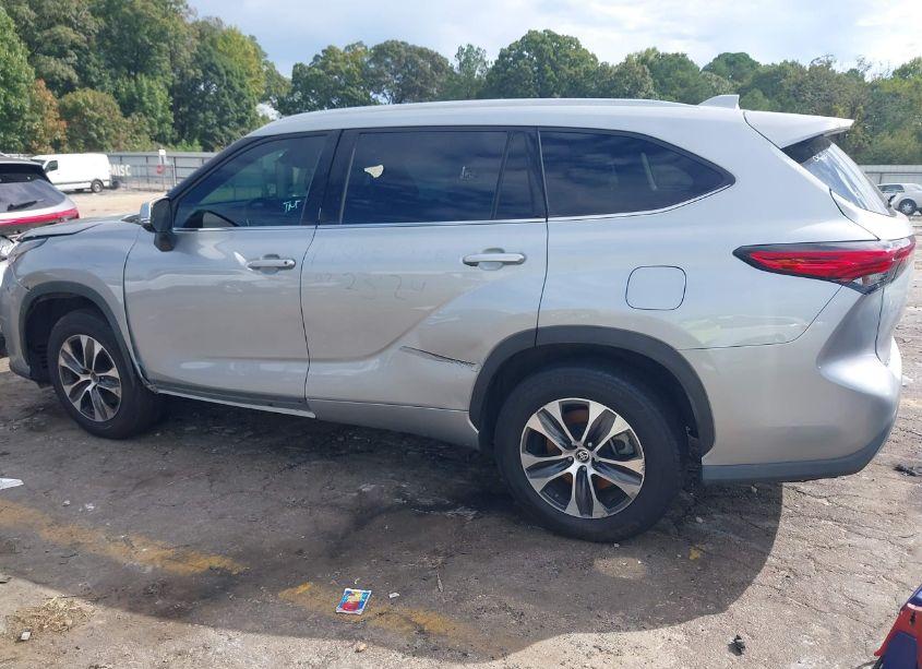 Photo 14 of 2021 Toyota Highlander XLE (VIN 5TDGZRAH0MS522675)